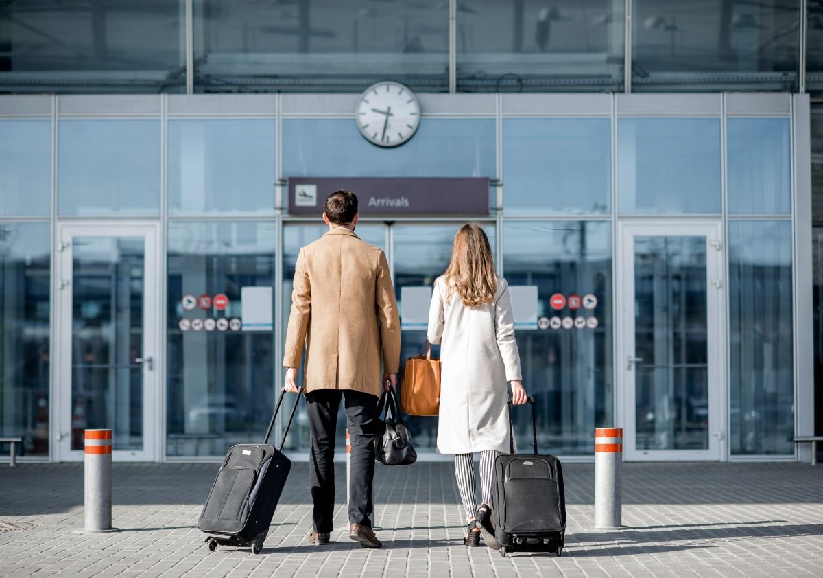 MUSAT luxury airport car service NYC — JFK LaGuardia Newark transfer